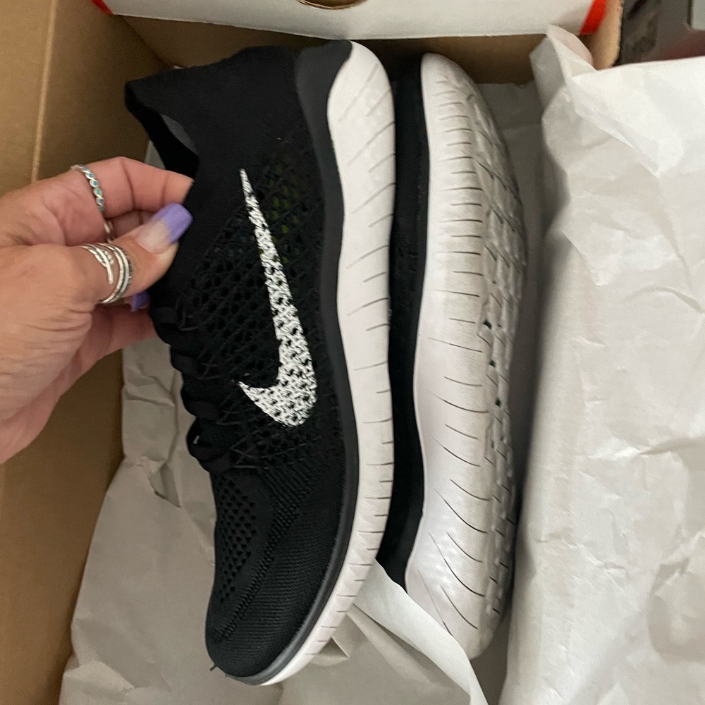 Nike free flyknit.  Black in box, gently used